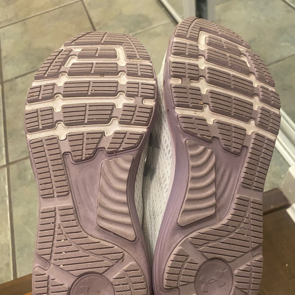 Running shoes - Picture 2 of 4